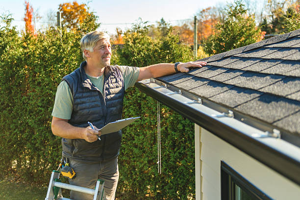 Professional Roofing technician working in Ridgeville, SC
